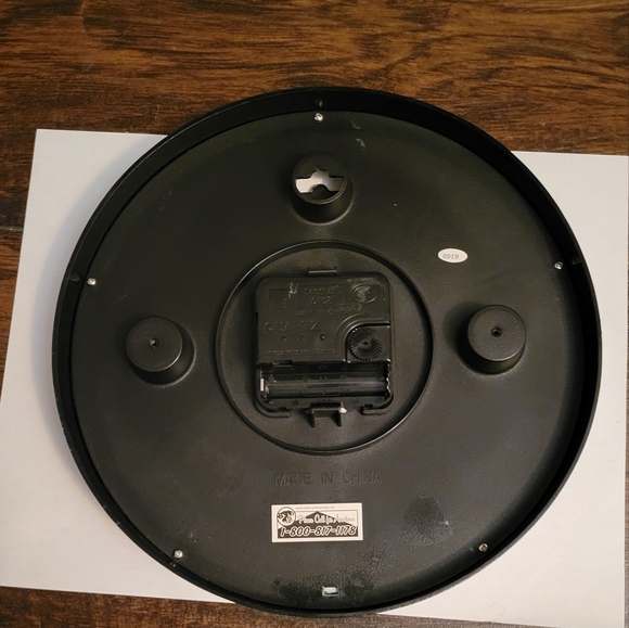 🎨 Hand-Painted Wall Clock - Picture 4 of 9